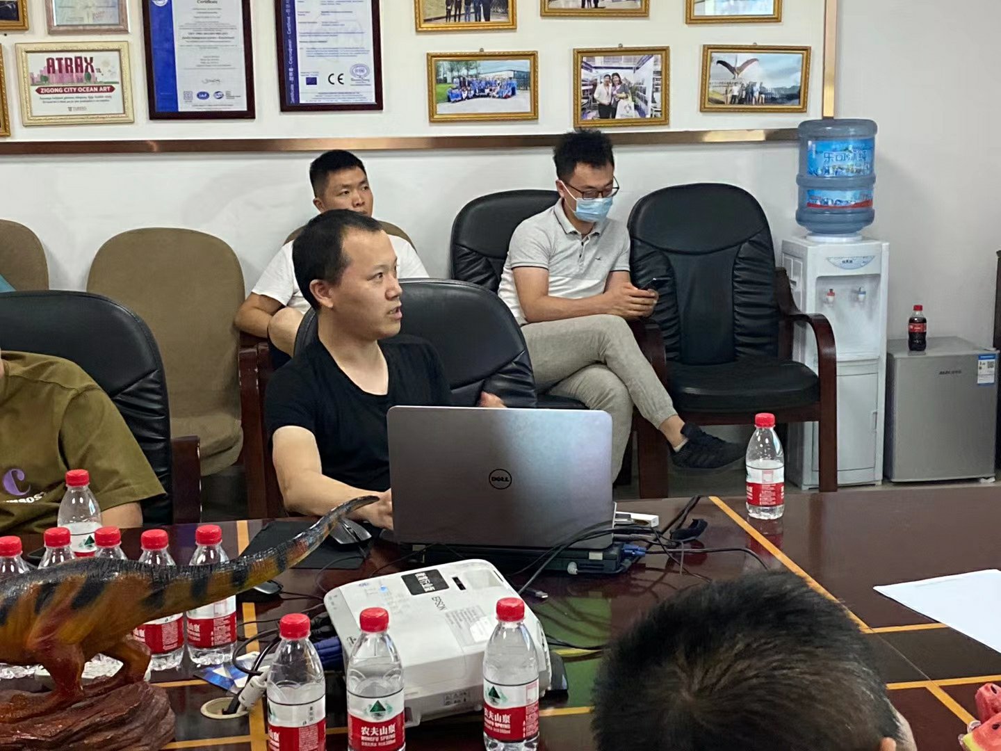 �Ĵ���ó��ҵ���½����˶�